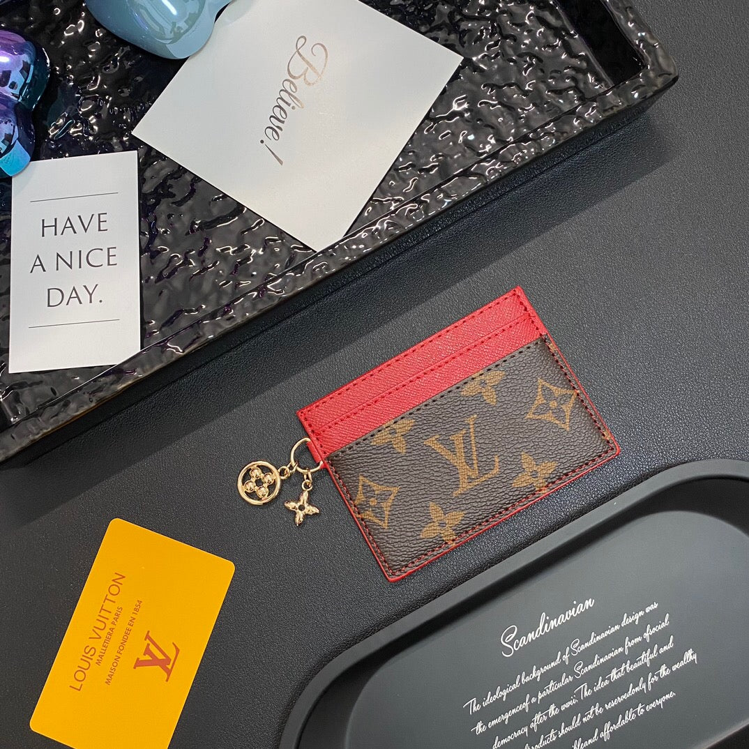 Trendy Münz- und Kartenetui mit Kette