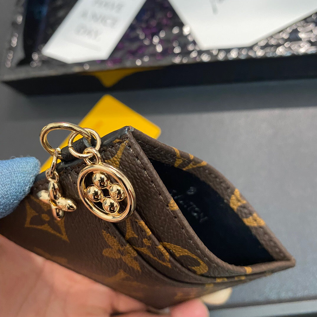 Trendy Münz- und Kartenetui mit Kette