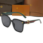 Neue Katzenaugenbrille mit klaren Gläsern