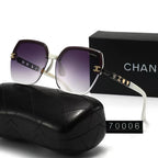Neue Brille mit klaren Gläsern