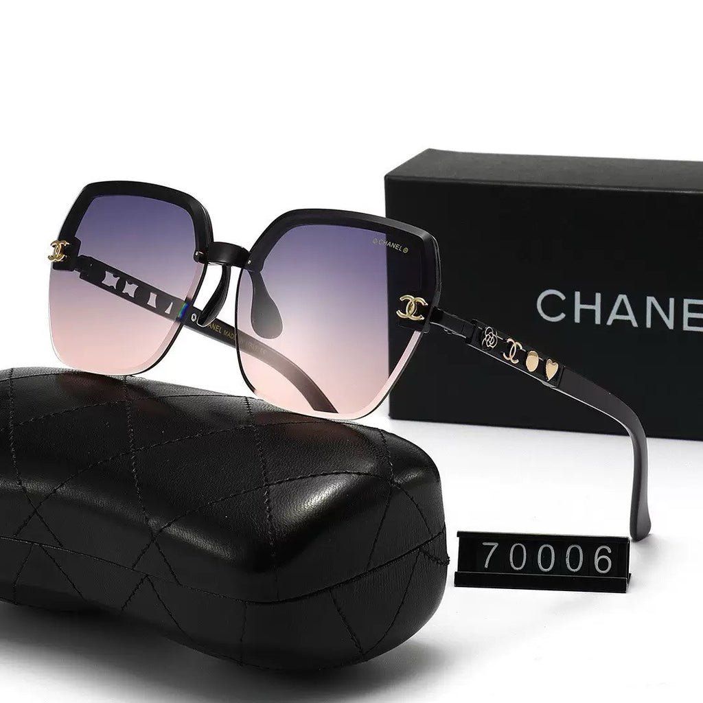 Neue Brille mit klaren Gläsern