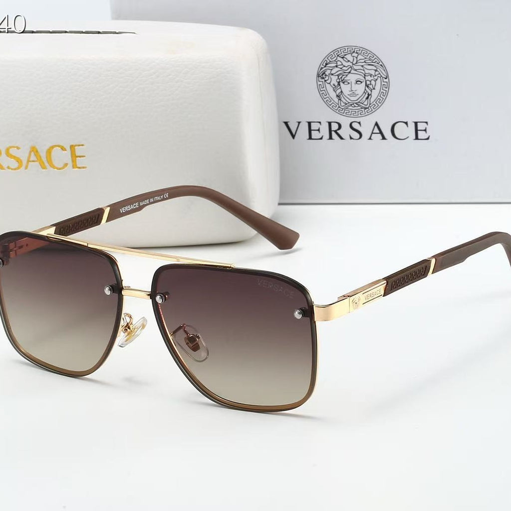 Modische Brille mit transparentem Rahmen
