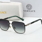 Modische Brille mit transparentem Rahmen