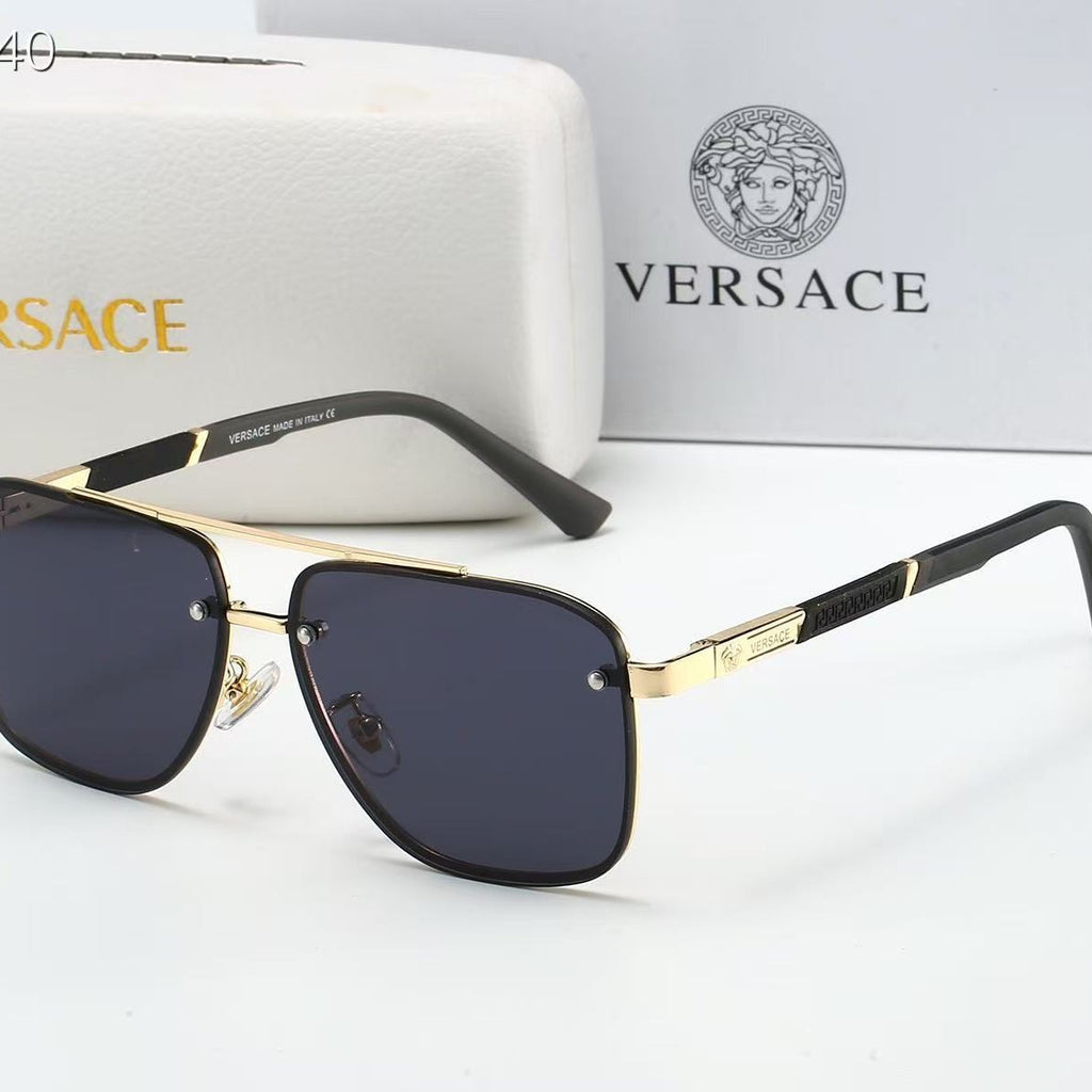 Modische Brille mit transparentem Rahmen