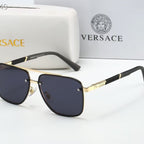 Modische Brille mit transparentem Rahmen