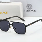 Modische Brille mit transparentem Rahmen