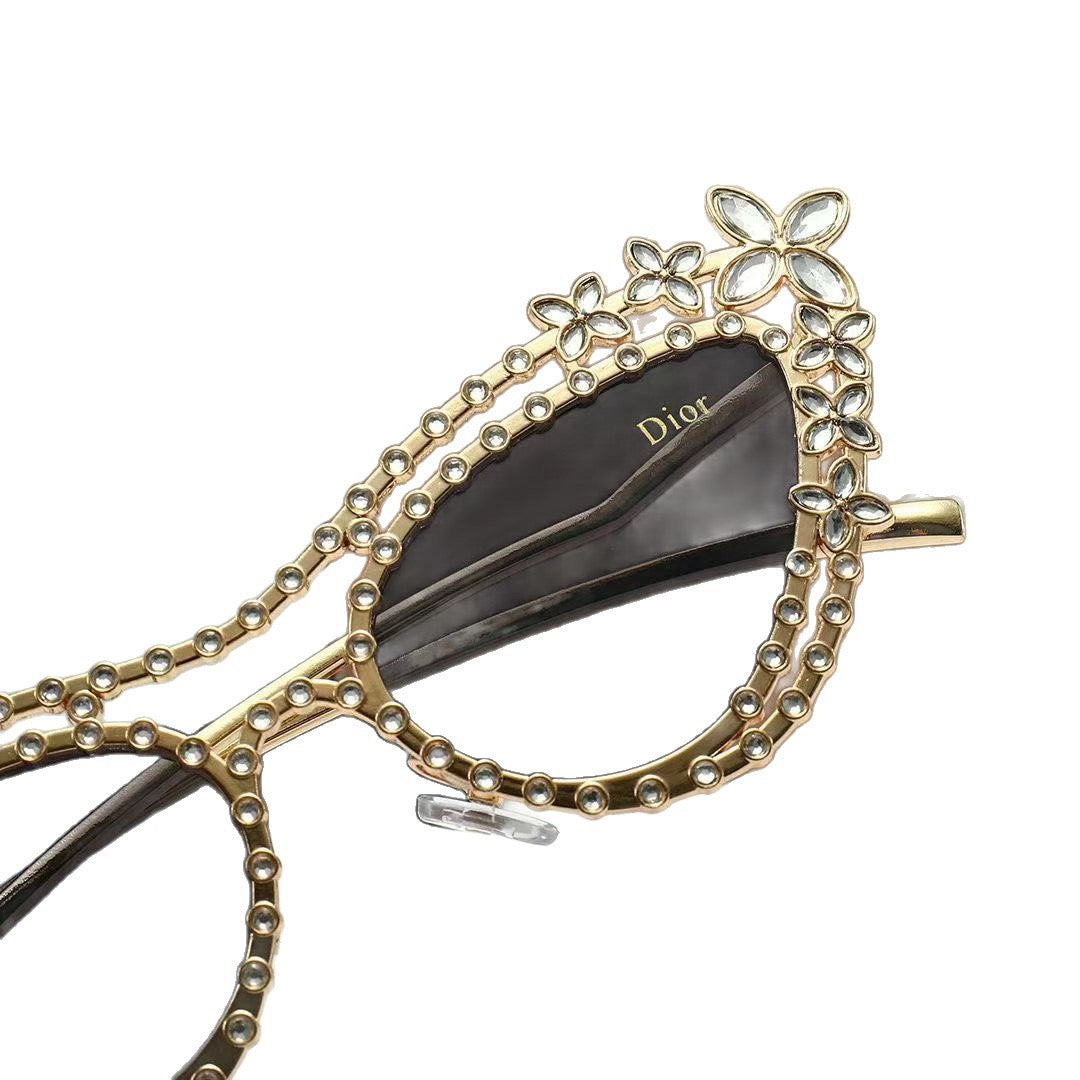 Cat-Eye-Sonnenbrille mit goldenem Logo