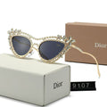 Cat-Eye-Sonnenbrille mit goldenem Logo