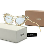Cat-Eye-Sonnenbrille mit goldenem Logo