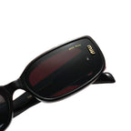 Neue Brille mit transparenten Gläsern 