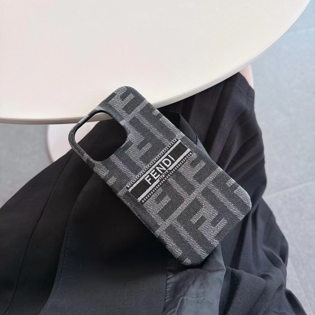 Neue Handyhülle mit Stickerei für das iPhone