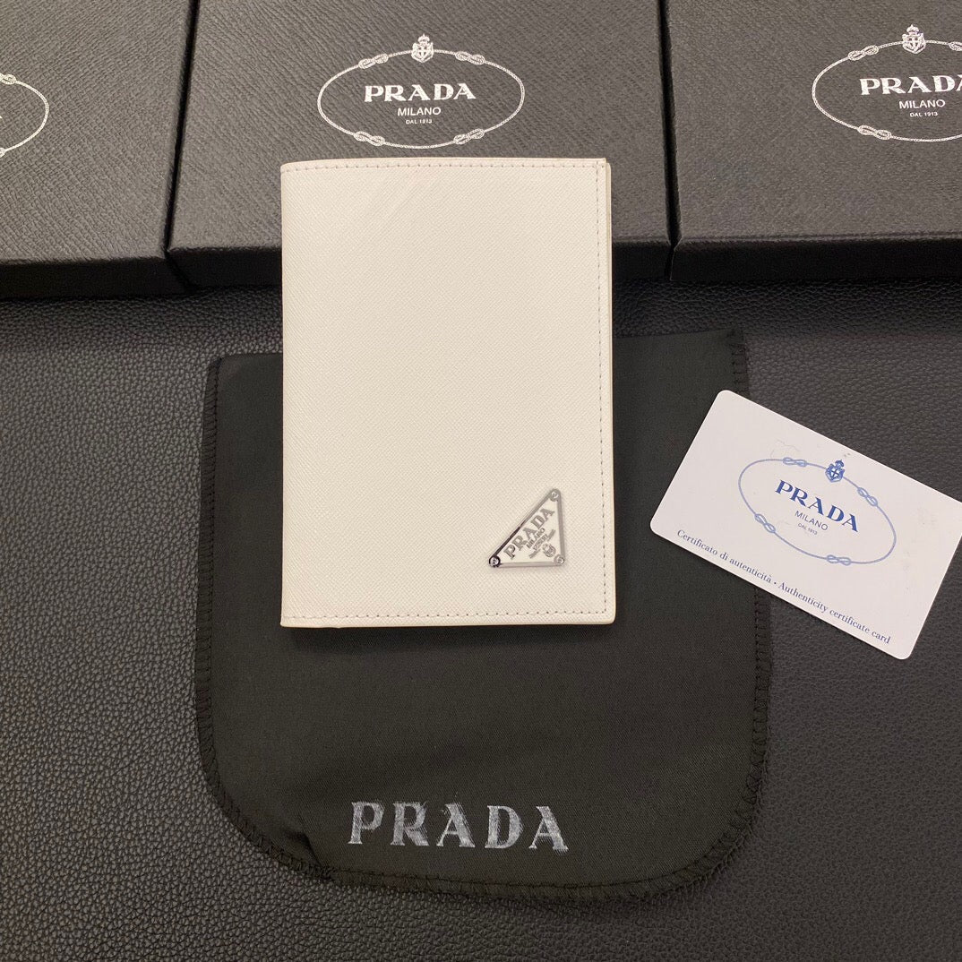 Klassische Passkartenhülle mit Brieftaschenclips