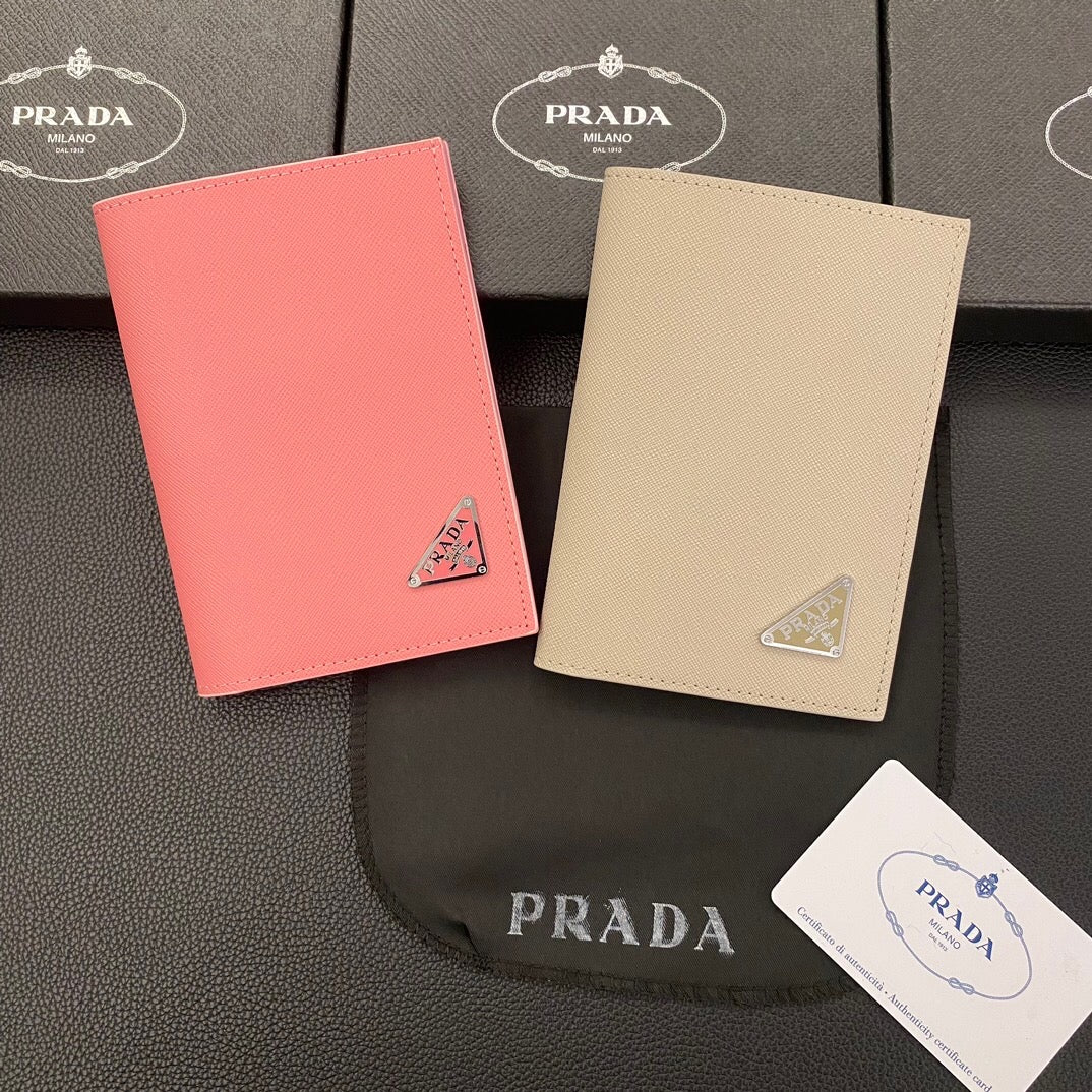 Klassische Passkartenhülle mit Brieftaschenclips