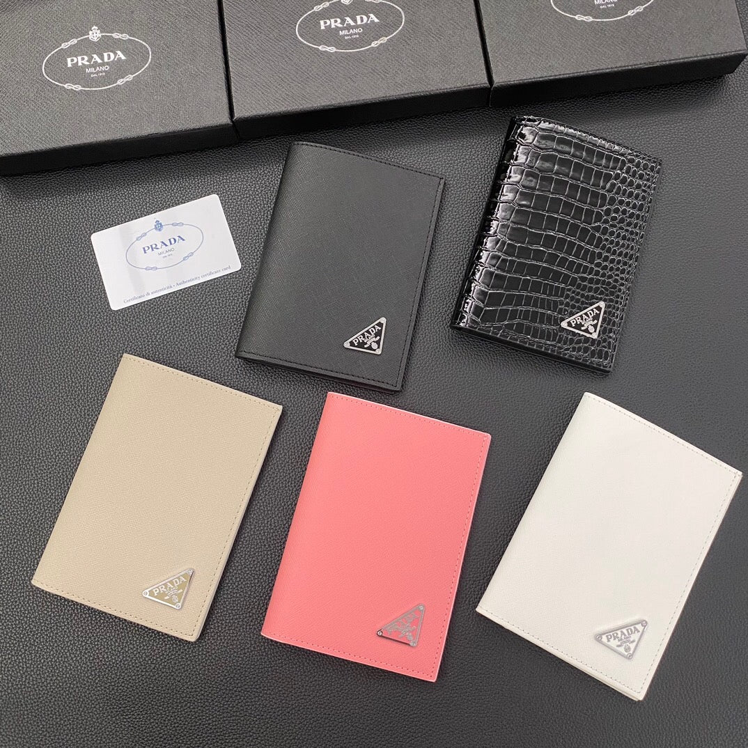 Klassische Passkartenhülle mit Brieftaschenclips