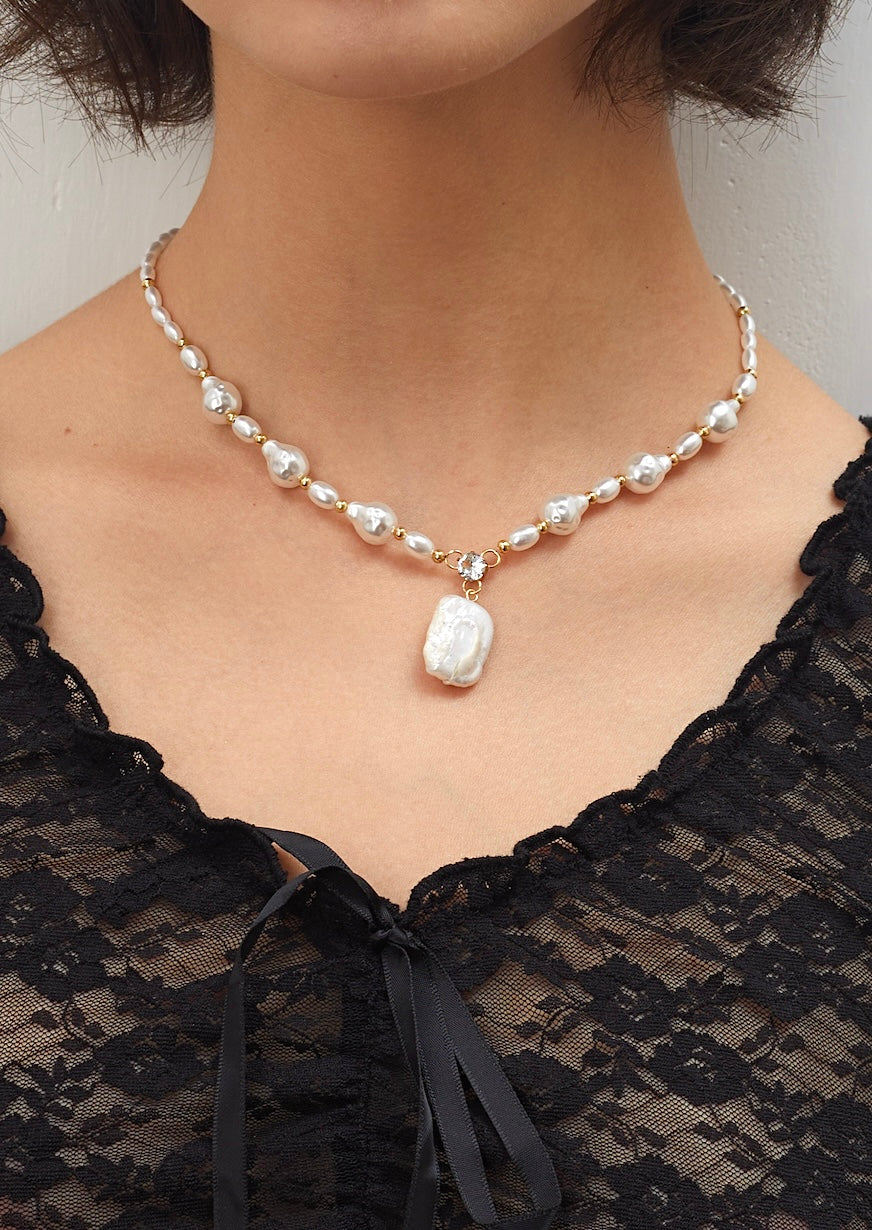 Perlenkette in Barockform
