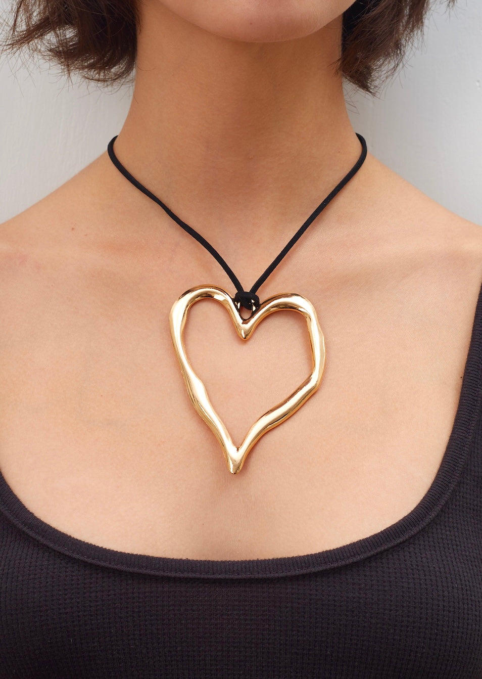 Melissa Handgezeichnete goldene Herz-XL-Halskette