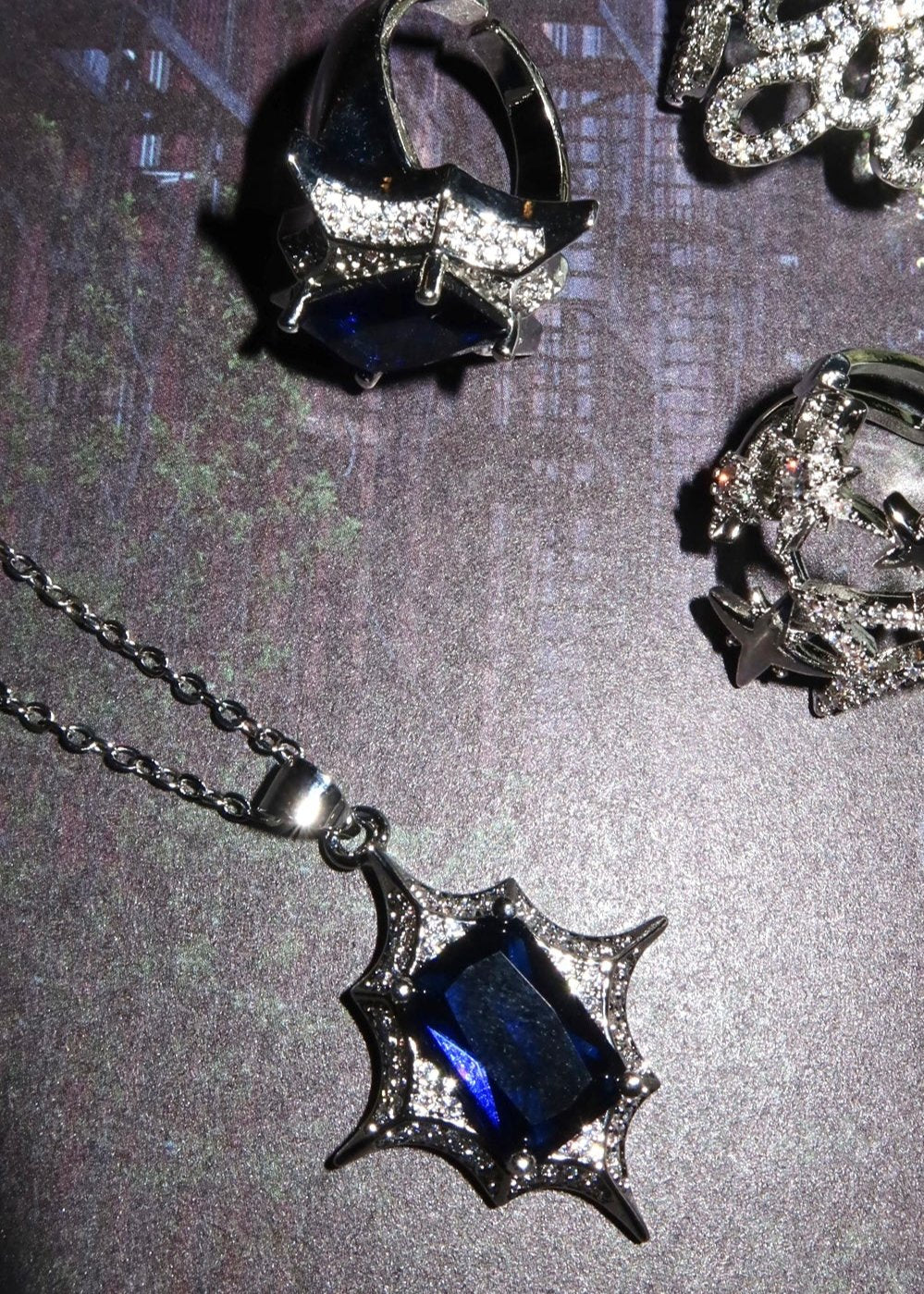 Neowise – Glitzernder Ring mit blauem Stern