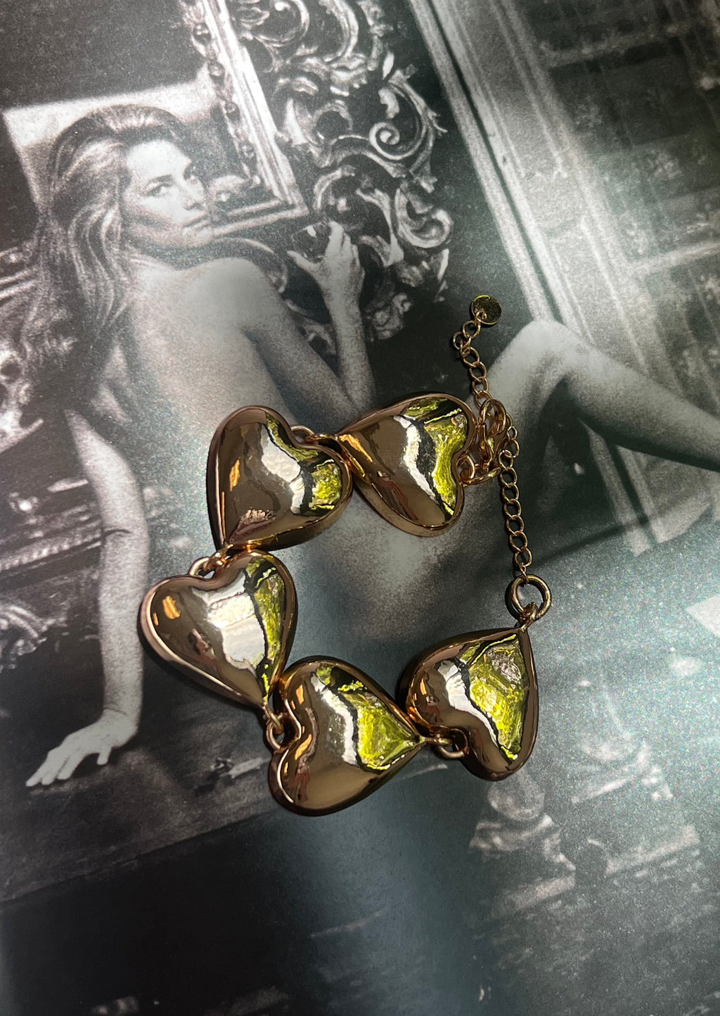 Mona Verlieben Sie sich in goldene Herzen Armband