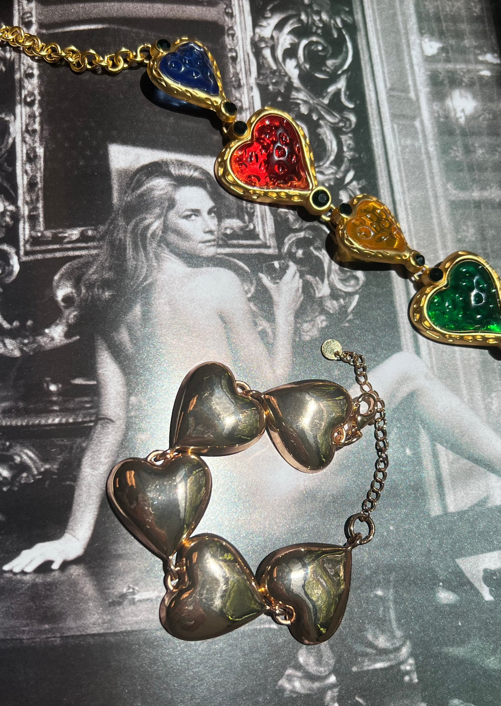 Mona Verlieben Sie sich in goldene Herzen Armband