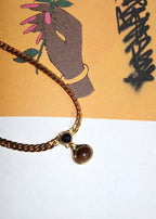 Cornelia Brown Myth Goldene Halskette