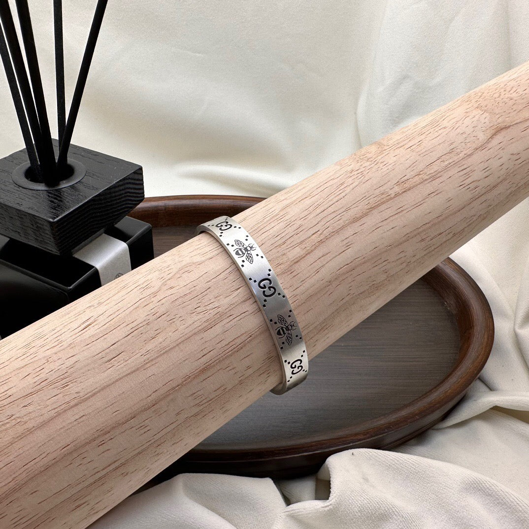 Modisches Silberarmband