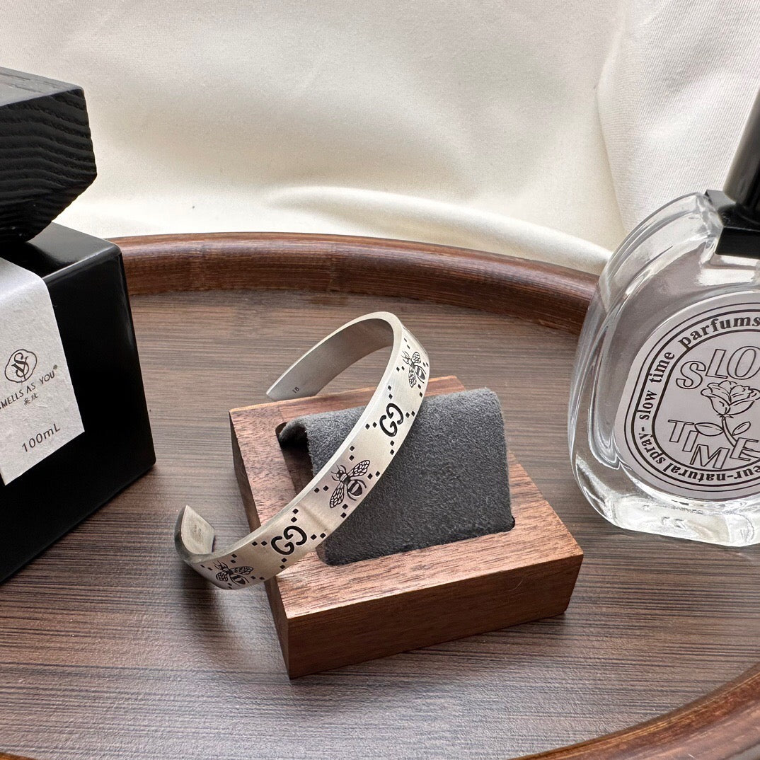 Modisches Silberarmband