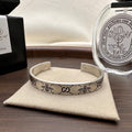Modisches Silberarmband