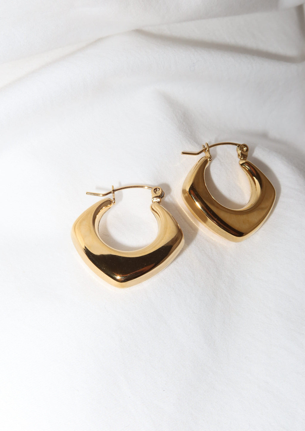 Vicky Earring Vicky Golden Earrings – AIRGAGAFASOUL