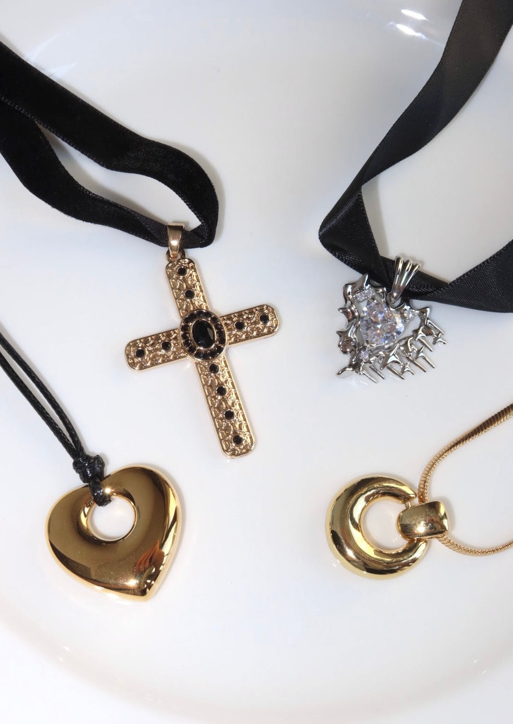 Mandy Cross – Vintage-Halskette