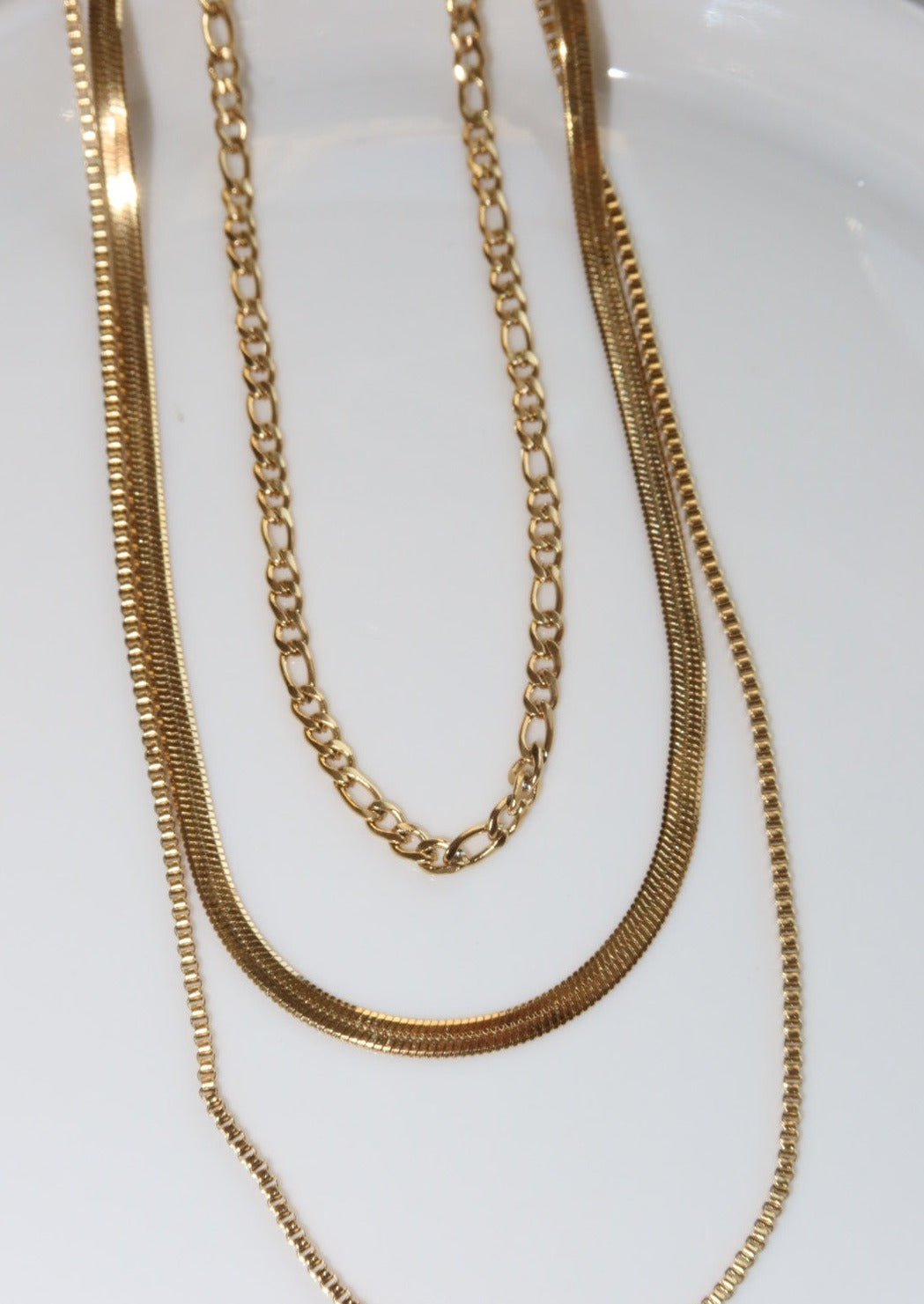 Jess – Goldene Halskette mit mehreren Ketten
