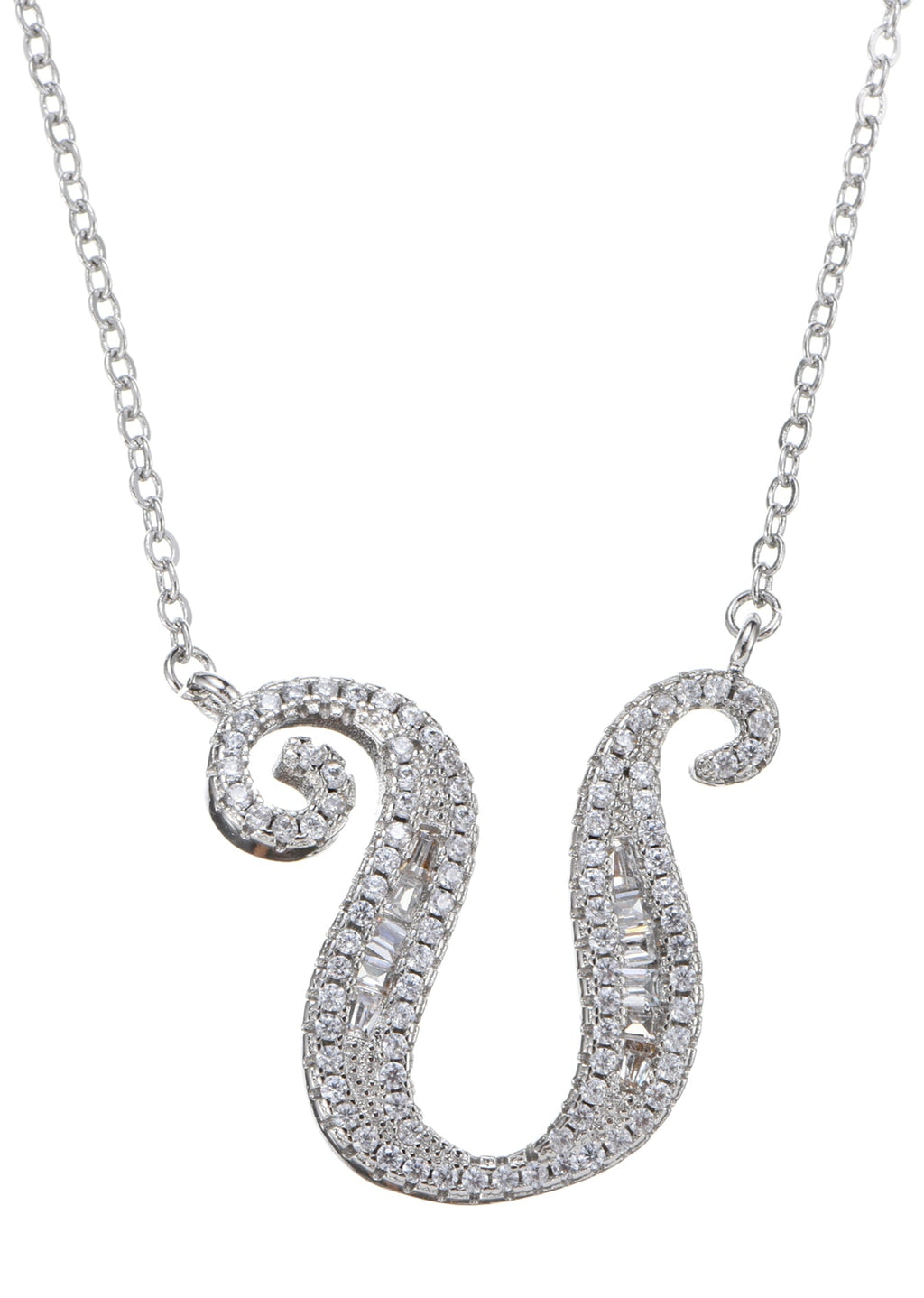 Collana con pietra preziosa e lettera iniziale dell'alfabeto