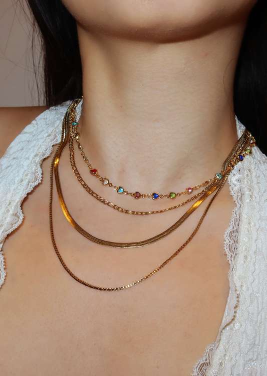 Jess – Goldene Halskette mit mehreren Ketten