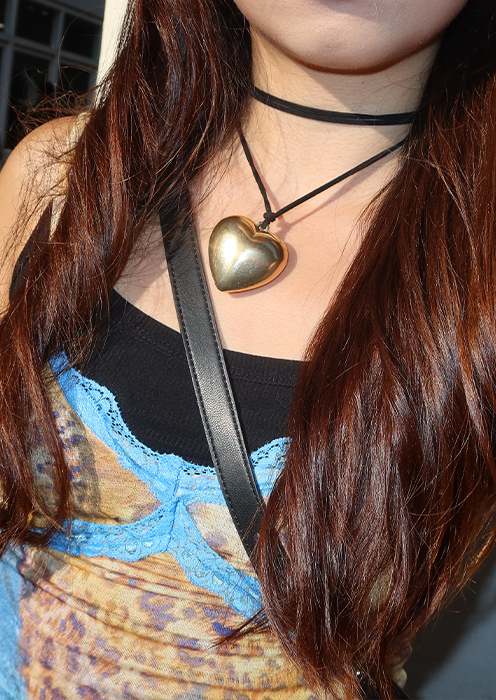 Collana a forma di cuore in velluto dorato Isabelle