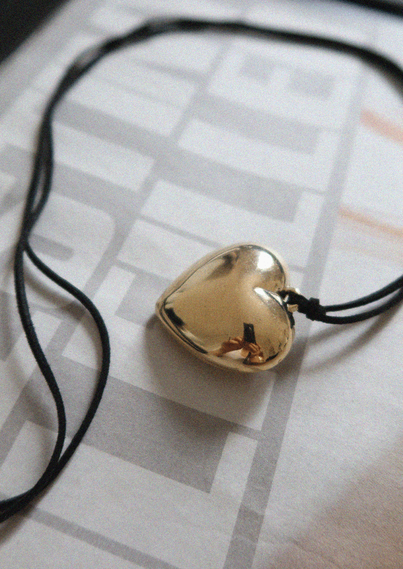 Collana a forma di cuore in velluto dorato Isabelle