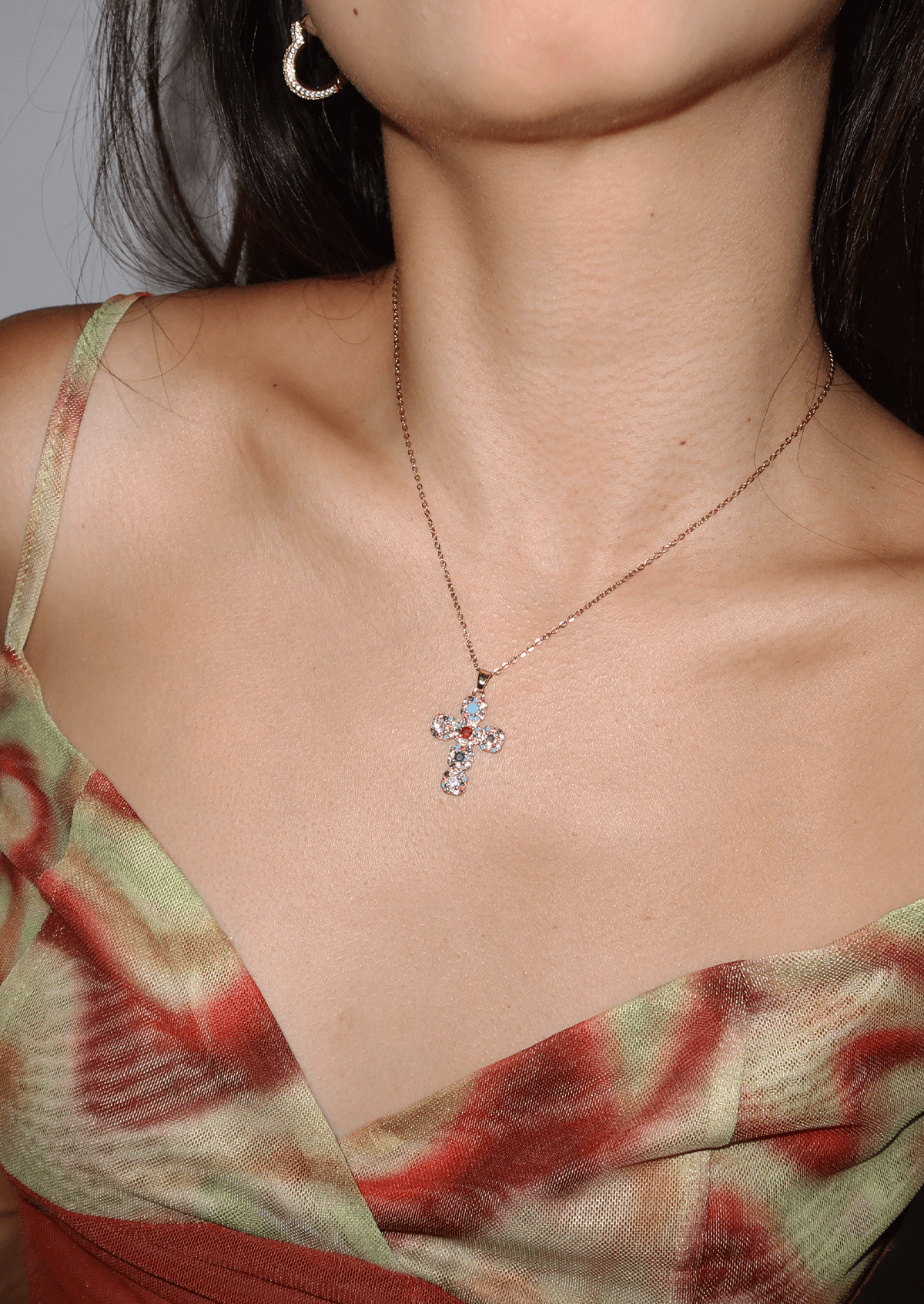 Im Namen der Rose Kreuz Halskette