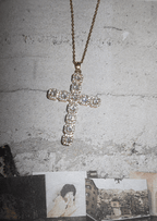 Im Namen der Rose Kreuz Halskette