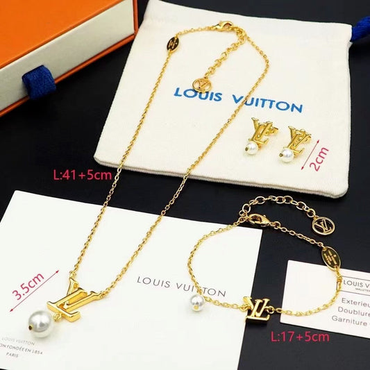 Iconic Pearl Jewelry Set