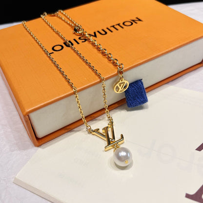 Iconic Pearl Jewelry Set
