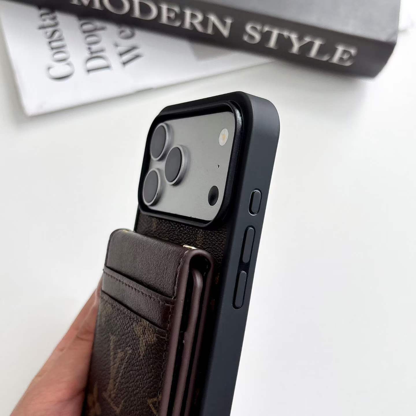 Spiegelfarbene Handyhülle für iPhone
