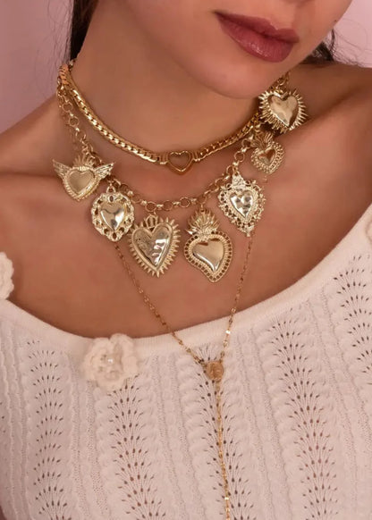 Collana dorata con cuore ardente del Sacro Cuore