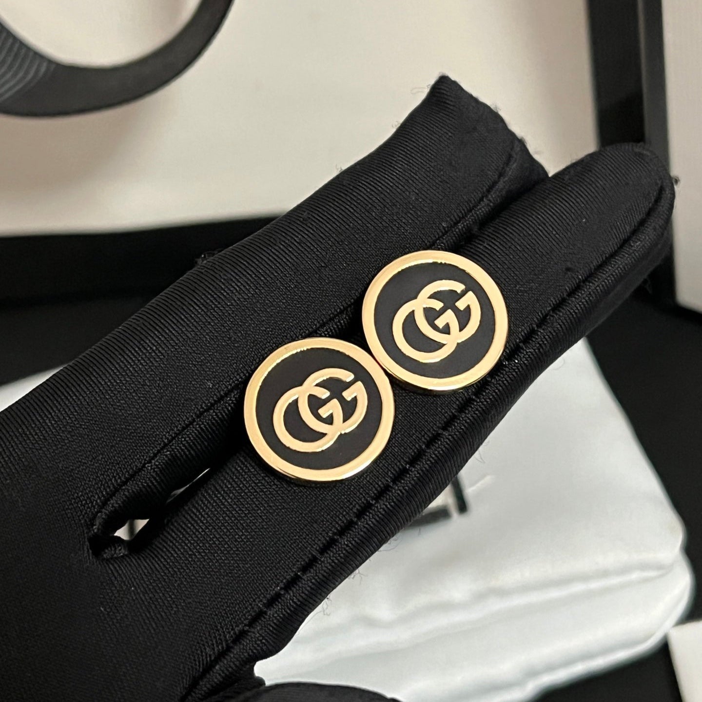 Orecchini alla moda ed eleganti