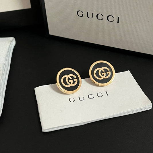 Orecchini alla moda ed eleganti