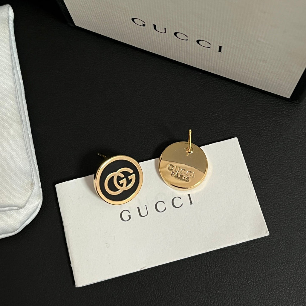 Orecchini alla moda ed eleganti