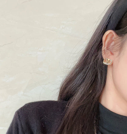 Fashionable Hollow Earrings