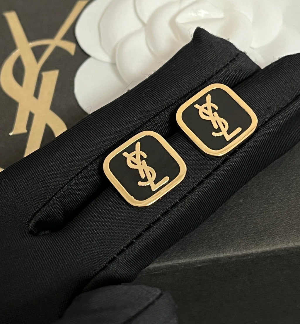 Orecchini alla moda ed eleganti
