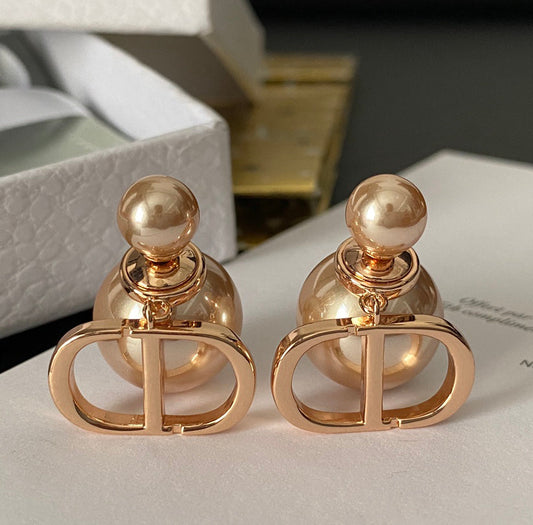 Simple Pearl Earrings