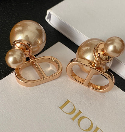 Simple Pearl Earrings