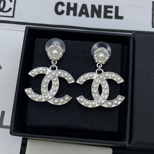 Classic Pearl Earrings