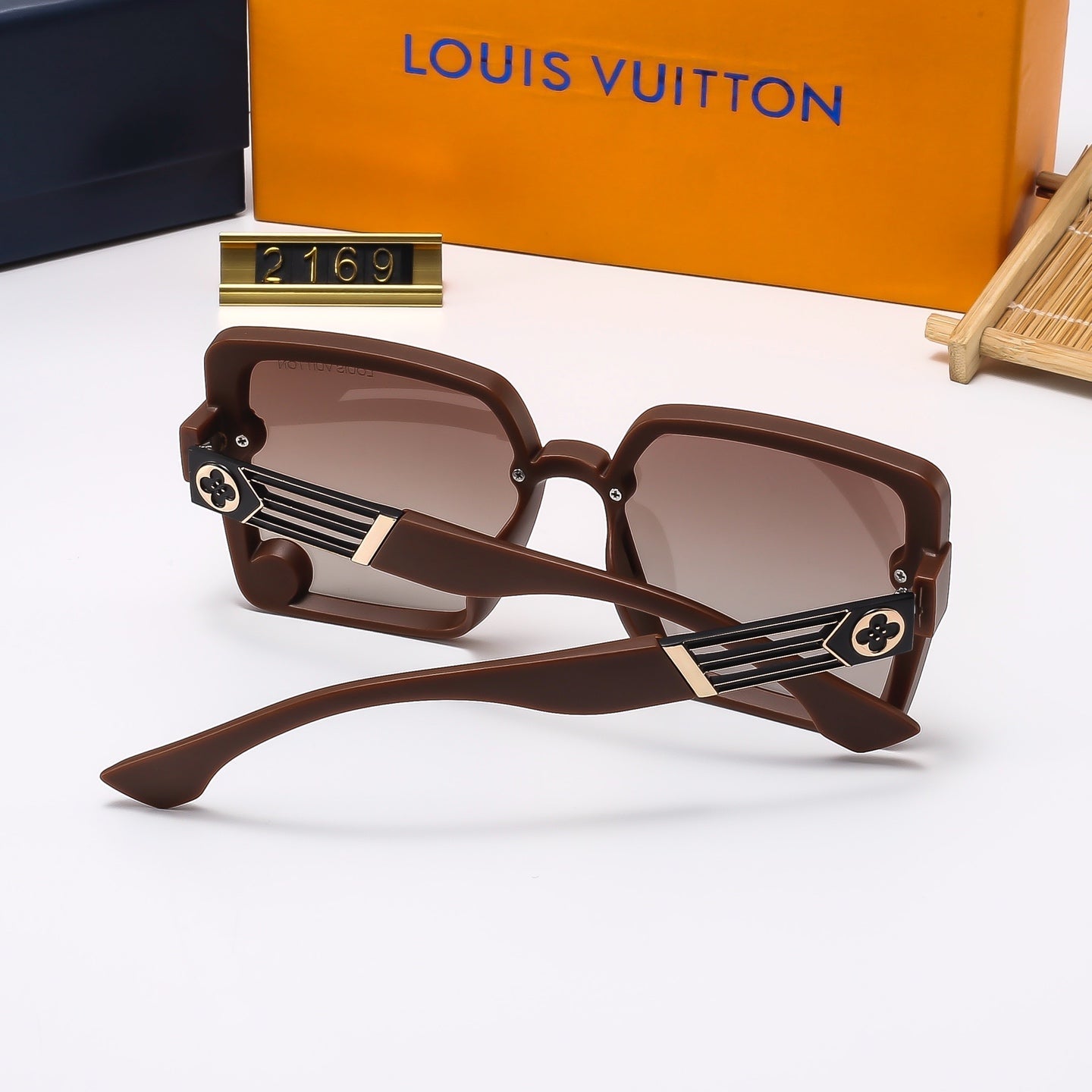 Modische Sonnenbrille mit quadratischem Rahmen