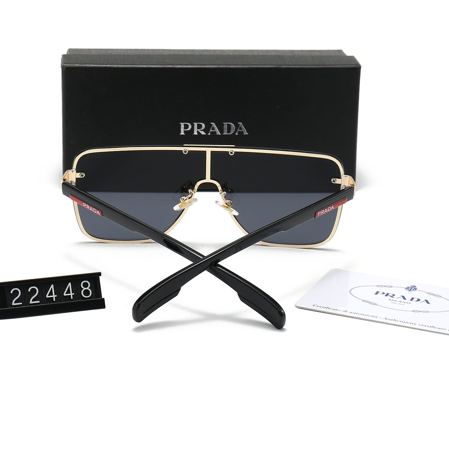 Neue Sonnenbrille mit großem Rahmen